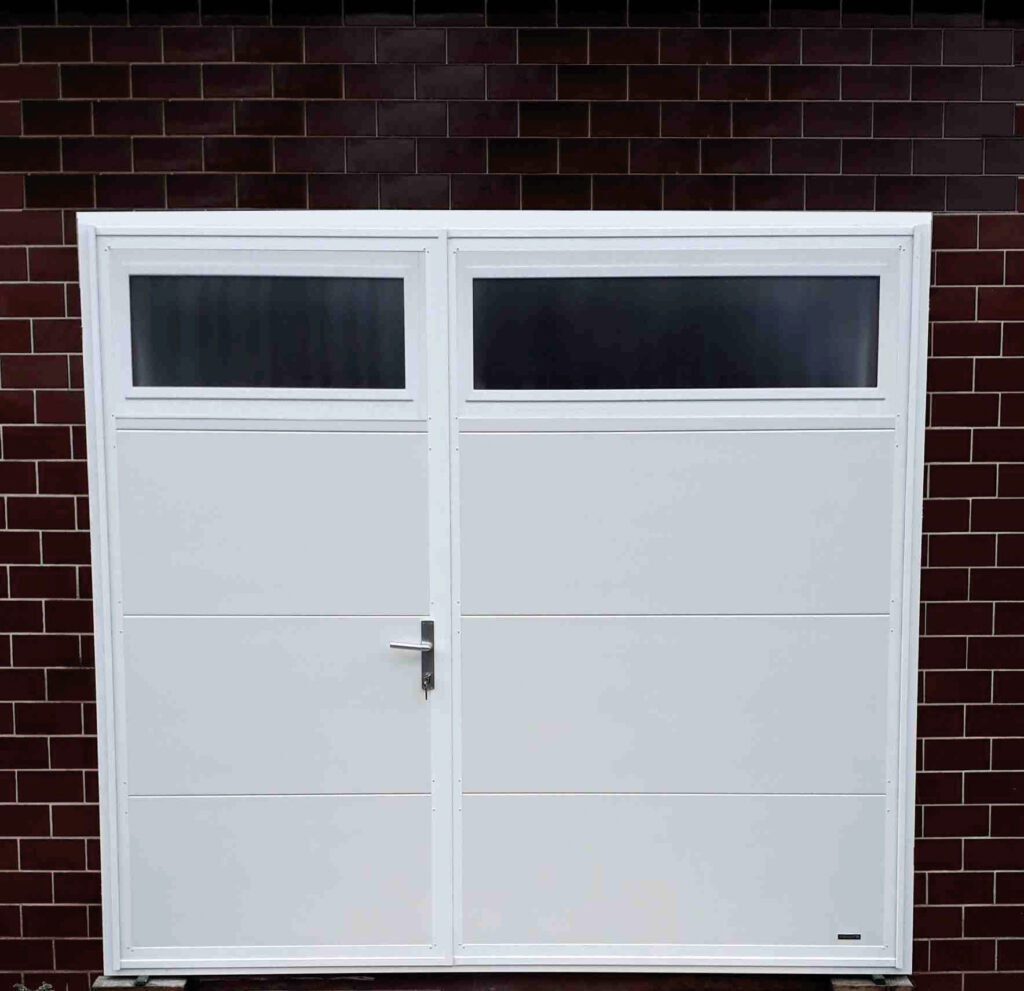 Kétszárnyas garázskapu felülvilágítóval mydoor